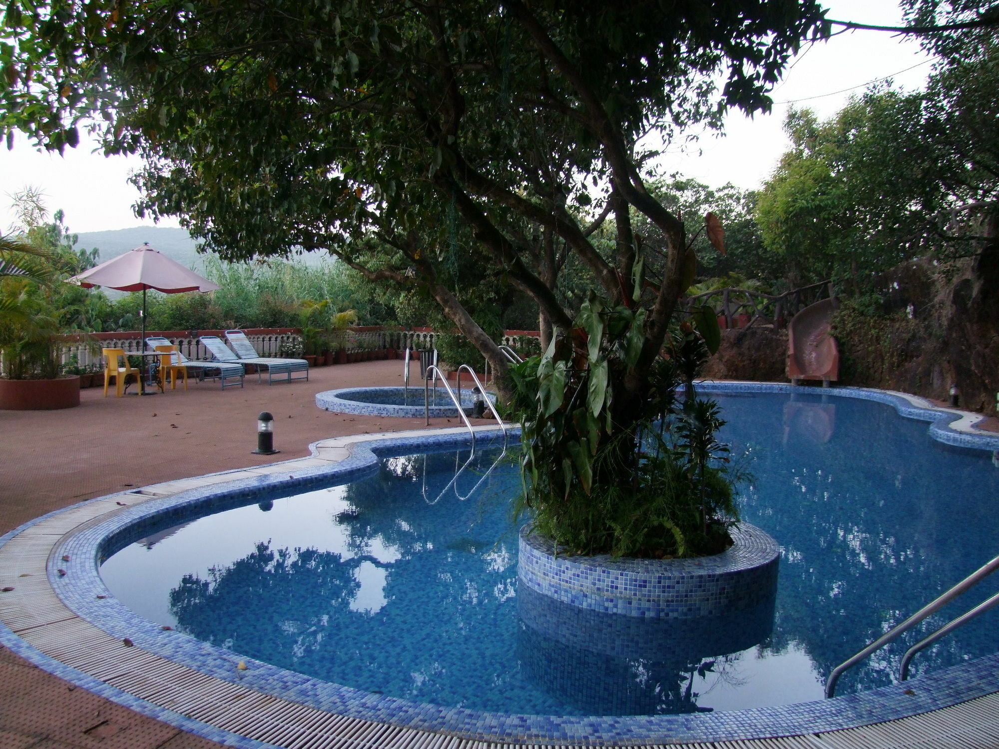 Bella Vista Resort Mahabaleshwar Bagian luar foto